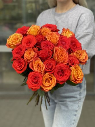 Яркий букет из 25 роз Эквадор