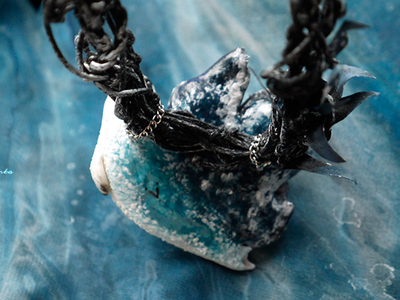 "Песнь моря. Перерождение белька" - колье в северном стиле с натуральным лабрадором и шёлком