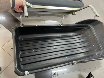 Сидение на сани-волокуши можно установить поручень