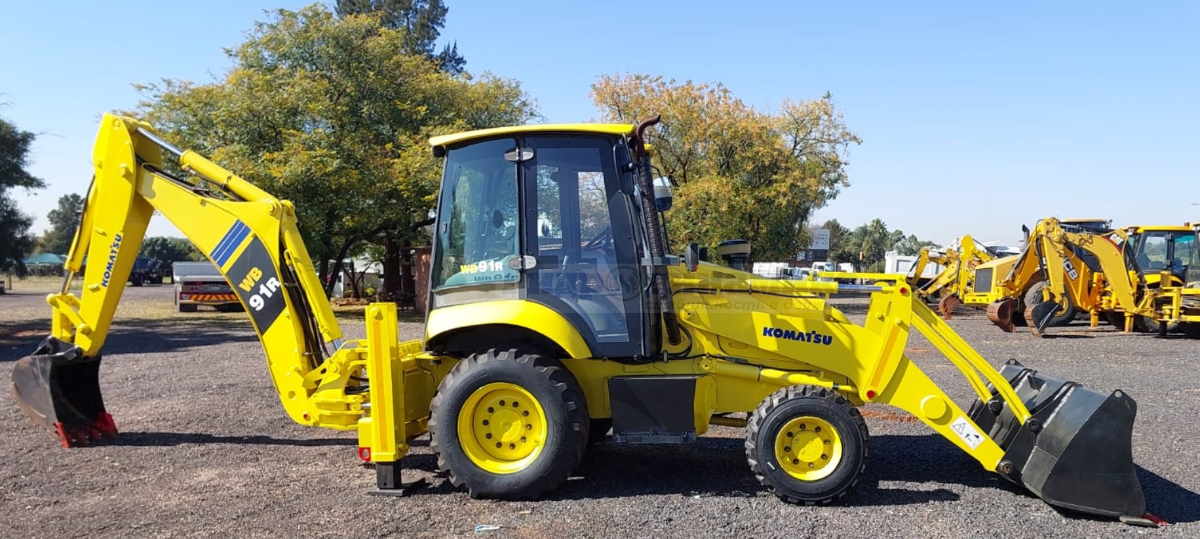 Экскаватор WB91R-5 производства Komatsu