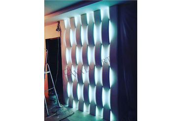 Смонтированная световая 3d панель "LightWave". г.Москва. Монтаж наш. Использована подсветка с холодным светом (6500к). Раскладка панелей стандартная - "Checkmate".