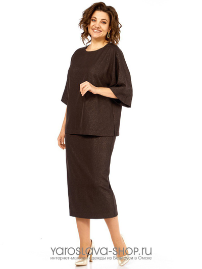 Женский юбочный костюм из шелковистой ткани в коричневом цвете