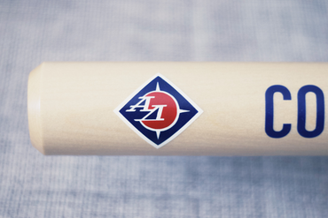 Бита с логотипом факультета авиационные двигатели МАИ