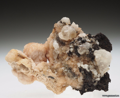 Ольмиит и кальцит. Южная Африка. 52*35*30мм.