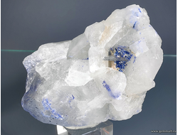 Дюмортьерит в кварце. Бразилия. 73*50*40мм