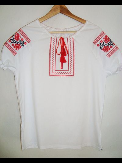 Женская вышиванка "Розы"