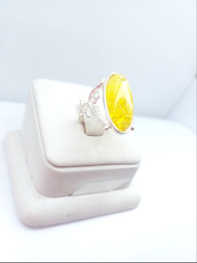 Кольцо "Лепесток" из желтого янтаря