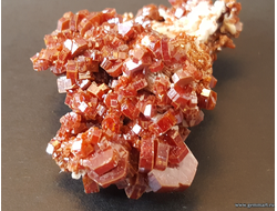 Ванадинит на барите. Марокко. 64*40*30 мм