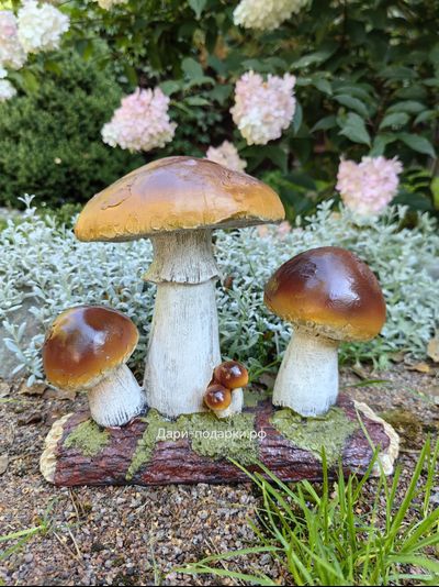 МАСЛЯТА на пеньке  29*30см   1,7кг   полистоун Россия 1748/012499