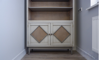 Библиотека открытая, в стиле 50-х.