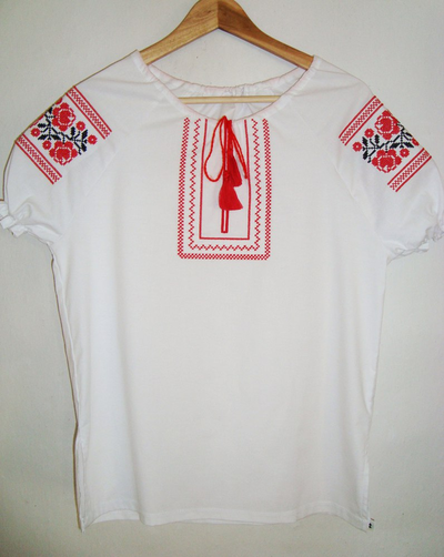 Женская вышиванка "Розы"