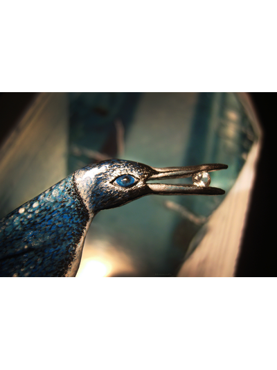 "Пингвин Мерилии", необычная брошь с натуральным морганитом