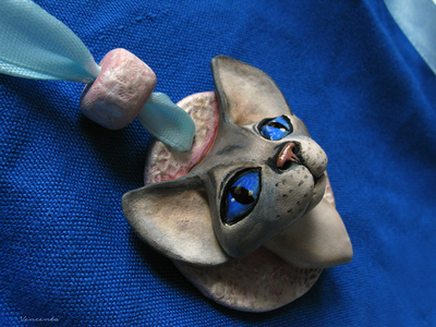 Северная Кошка. Необычная подвеска в виде кошки из лёгкой термоглины