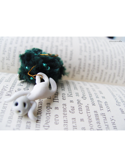 "Волшебный Кодама" - миниатюрная брошь в стиле Миядзаки