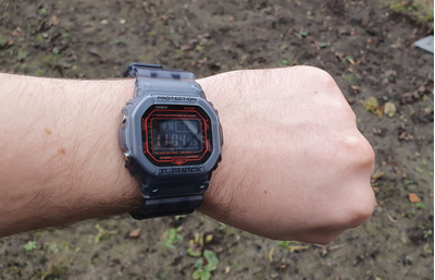 Часы Casio G-Shock DW-B5600G-1