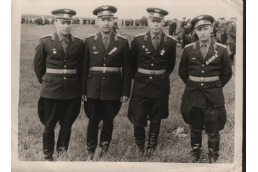 35 полк на соревнованиях 1 мая 1963 г. Техник Дубов, лётчик Лаптев, штурманы Сабуров и Кармин, Багерово, 71 полигон