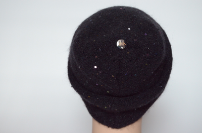 Шапка черная вязаная с пайетками
