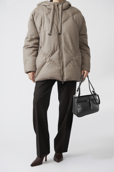 (АРТИКУЛ: 9724/32) СУМКА ЖЕНСКАЯ НЕБОЛЬШАЯ, НАТУРАЛЬНАЯ КОЖА, С ДВУМЯ НАРУЖНЫМИ КАРМАНАМИ, ЧЕРНАЯ, РЕМЕНЬ ЧЕРЕЗ ПЛЕЧО