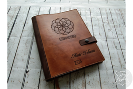 мужской ежедневник из натуральной кожи с гравировкой логотипа и инициалов