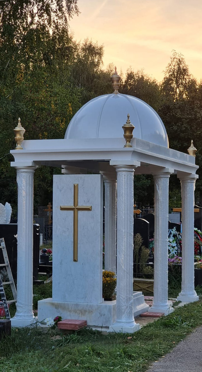 мемориал на кладбище
