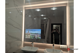 Зеркало Infiniti с 32" 4К дисплеем и системой Android 9