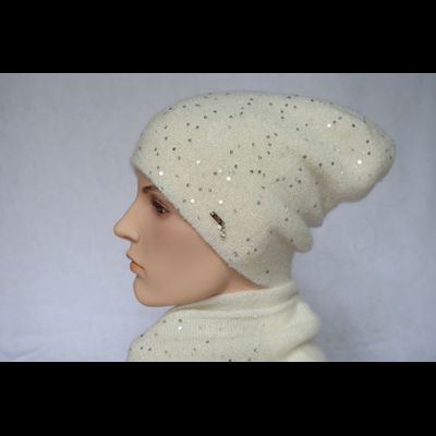 Белая женская удлиненная шапка с пайетками Vizio Италия 6943 CL