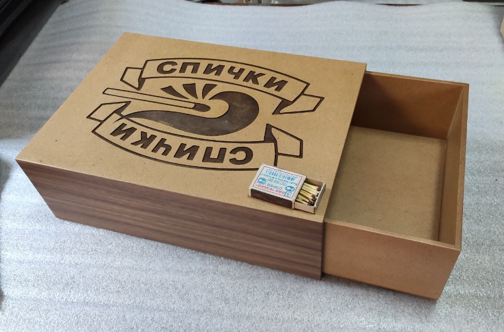 стилизованная шкатулка для коллекции спичечных коробков.