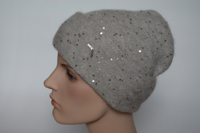 bezhevaya-zhenskaya-shapka-s-otvorotom-vizio-italiya-6943-cry