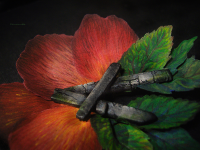 Брошь с лепестками роз "Возвращая Воспоминания", украшение в стиле готики