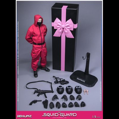 Охранник ("Игра в кальмара", Squid Game) - КОЛЛЕКЦИОННАЯ ФИГУРКА 1/6 THE GAME GUARD (EKS07) - EKUAZ STUDIO