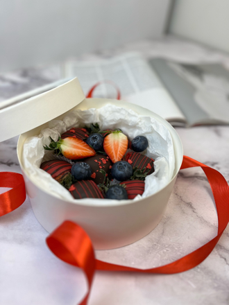 Набор клубники в шоколаде "Красный" (копия)