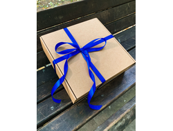 2 шт - Большая подарочная коробка с наполнителем и синей лентой (37x37x14 см)