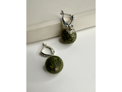 Серьги змеевик, шарики.