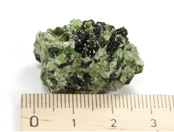 Хризолит (Перидот, Оливин), кристаллы на породе, США (28*18*16 мм, 13 г) №38084