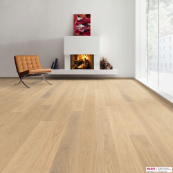 Декор паркетной доски Haro Дуб Пуро Белый Эксклюзив 531679 в интерьере комнаты