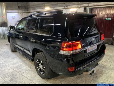 Полный рестайлинг Toyota Land Cruiser 200 из 2007-2015 в 2021 (Максимальный)