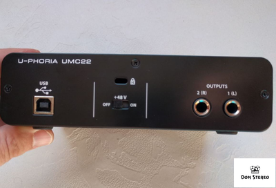 BEHRINGER UMC22 Внешняя звуковая карта