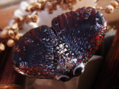 Миниатюрная брошь "Мотылёк-Уголёк"