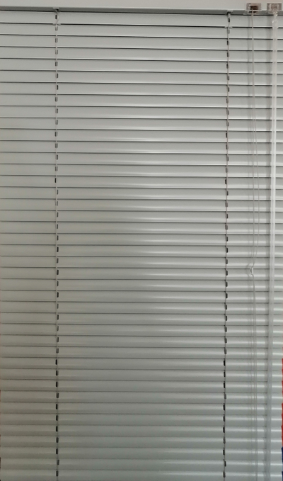 Жалюзи горизонтальные HOLIS, цвет СЕРЫЙ МАТОВЫЙ