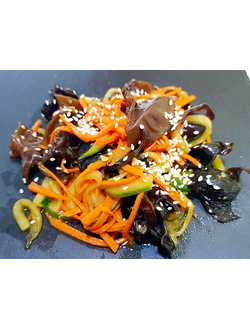 Салат с грибами муэр по-восточному