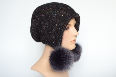 shapka-ushanka-s-pomponami-chernaya-vyazanaya-vizio-italiya-8022