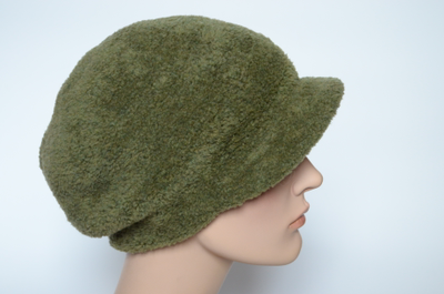 Зимняя кепка женская зеленого цвета Италия Визио 6962