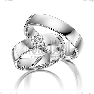 Классические обручальные кольца из платины 950 поробы с квадратом из девяти бриллиантов в женском ко