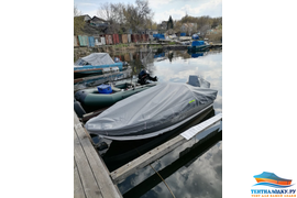 Алюмакс 355 тент на воде у причала