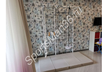 "РОКИ С РУКОХОДОМ" (ВЯЗ. СЕТКА), цвет бело-серый, лиана мягкая серая, мат 2х1х0,1 складной, цвет  пастель. Замена пластиковых гимнастических колец на деревянные.