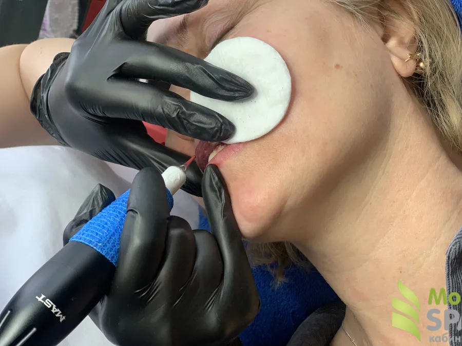 Перманентный макияж губ