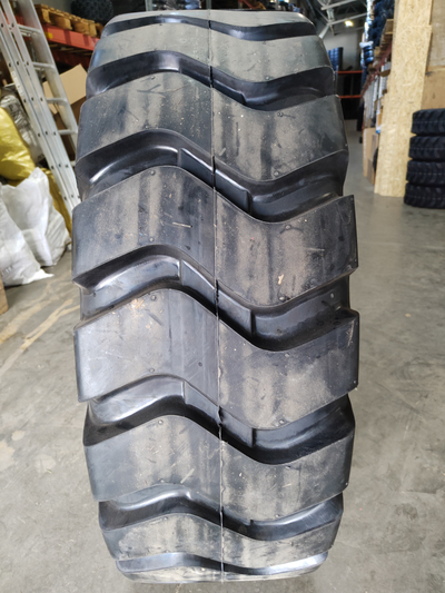 Шина 15.5-25 12PR QH811 Superguider на фронтальный погрузчик / грейдер