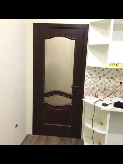 ЛАЙНДОР (УЛЬЯНОВСК)/ МОДЕЛЬ АМЕЛИЯ/ ПОЛОТНО ОСТЕКЛЕННОЕ/ НАТУРАЛЬНЫЙ ШПОН САПЕЛИ (САПЕЛЕ)/ ТОН 10 (КРАСНОЕ ДЕРЕВО)