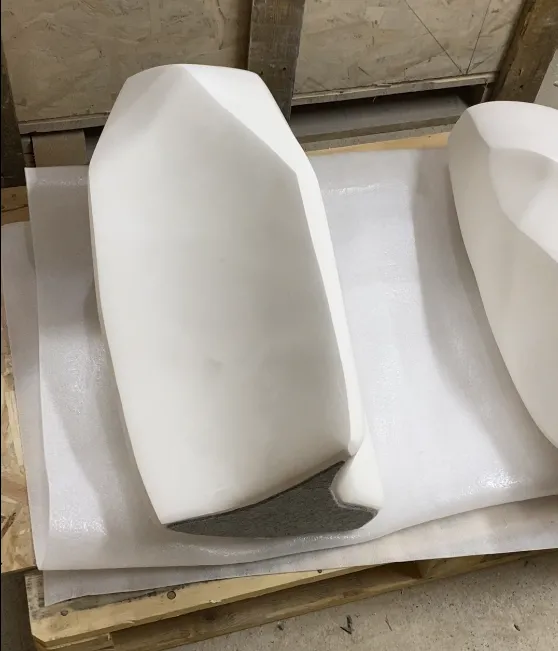 Готовые изделия, отшлифованные и покрытые лаком. На пятку наклеен войлок.