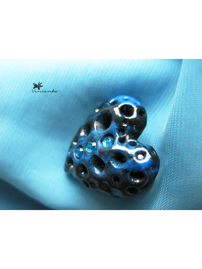 Синяя брошь "Сердце океана" - романтичное украшение в морском стиле